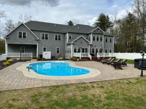 9 Bedroom Saratoga Home, Heated Pool, HotTub On 10 Acres By Ski, Track, Beach, Lake, Hiking, SPAC, Golf, Town